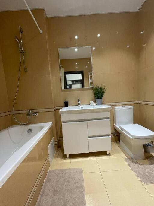 Sky House Premium Apartment In City Center Chişinău Eksteriør billede