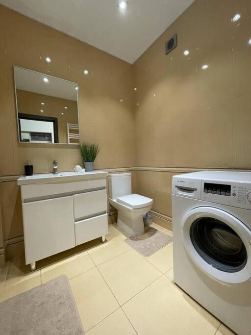 Sky House Premium Apartment In City Center Chişinău Eksteriør billede